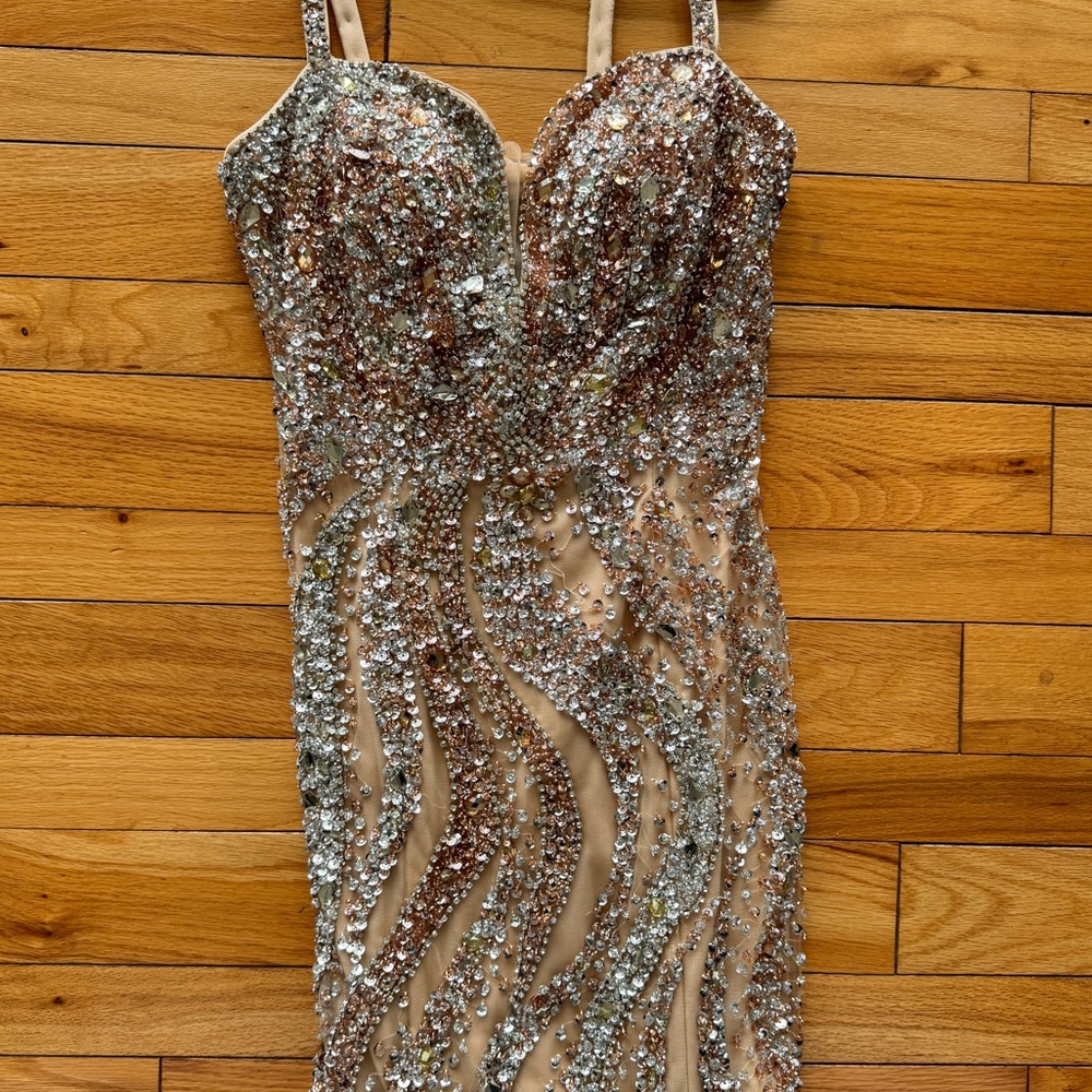 PROM DRESS - Picture 7 of 11